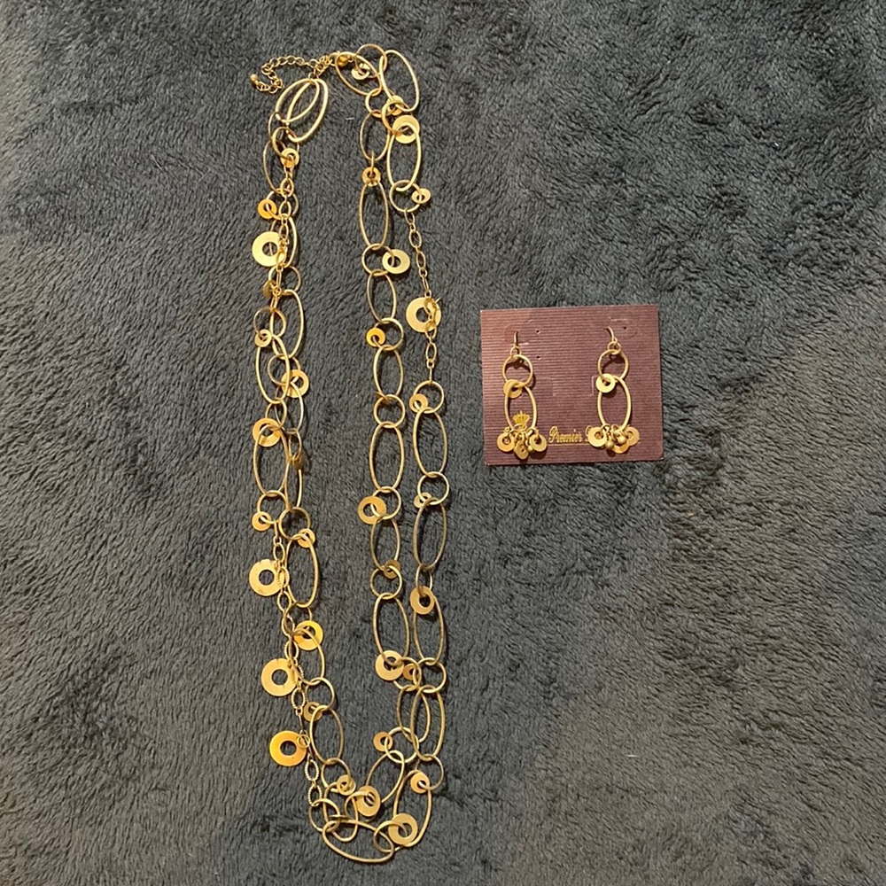 Premier Designs matching necklace and earrings set.